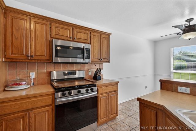 12027 N 108th East Avenue, Collinsville, OK 74021