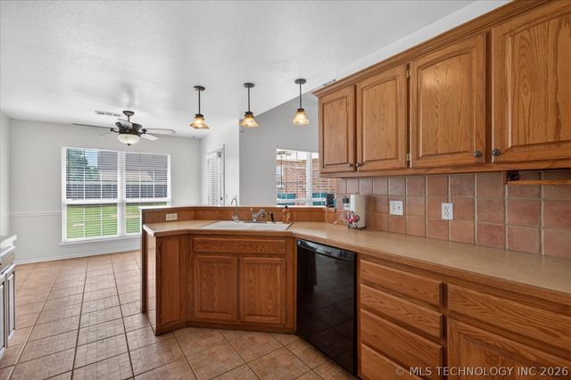 12027 N 108th East Avenue, Collinsville, OK 74021