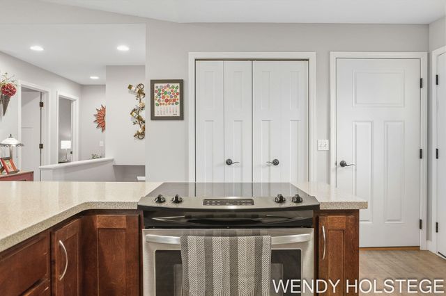 859 Creekridge Drive, Holland, MI 49423