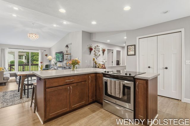 859 Creekridge Drive, Holland, MI 49423
