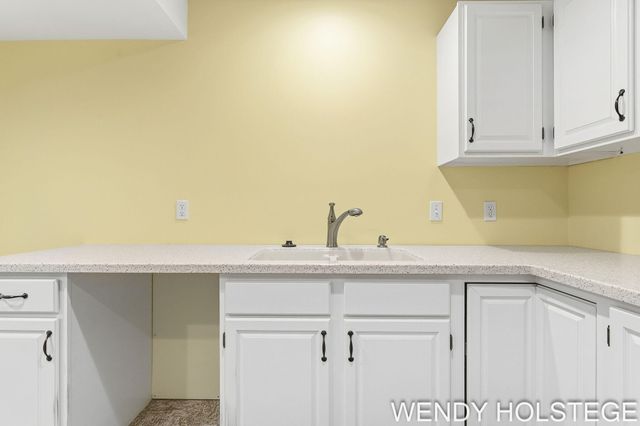 859 Creekridge Drive, Holland, MI 49423