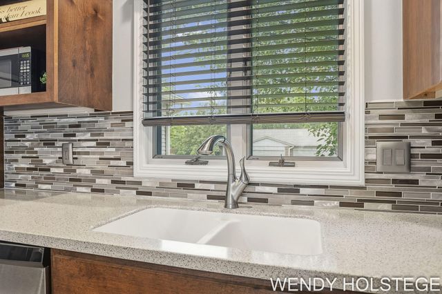 859 Creekridge Drive, Holland, MI 49423