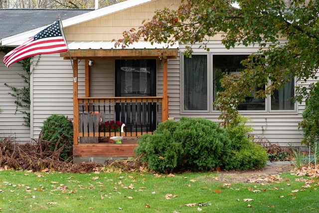 1037 W Marsh Court, Sanford, MI 48657