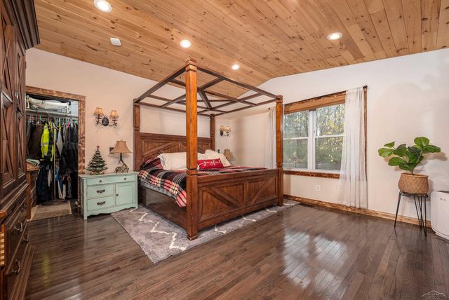 1037 W Marsh Court, Sanford, MI 48657