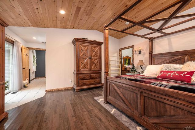 1037 W Marsh Court, Sanford, MI 48657