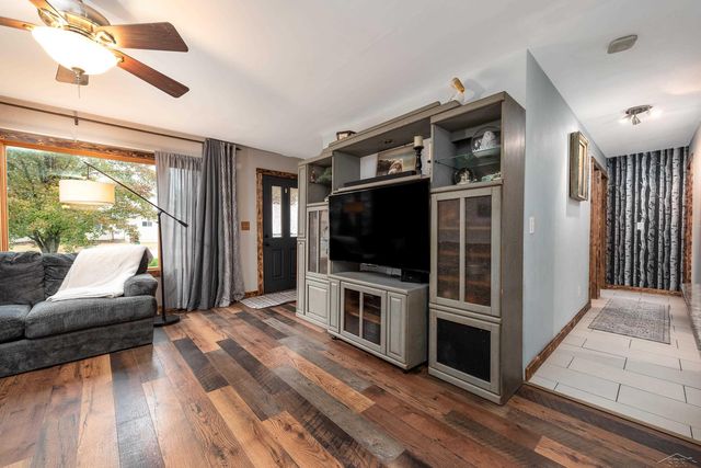 1037 W Marsh Court, Sanford, MI 48657