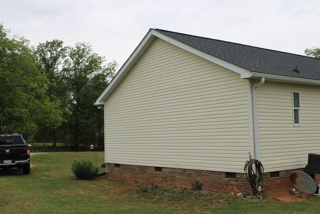 830 River Rd, Cowpens, SC 29330