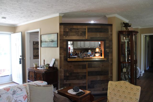 830 River Rd, Cowpens, SC 29330