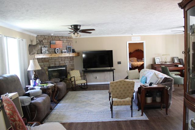 830 River Rd, Cowpens, SC 29330