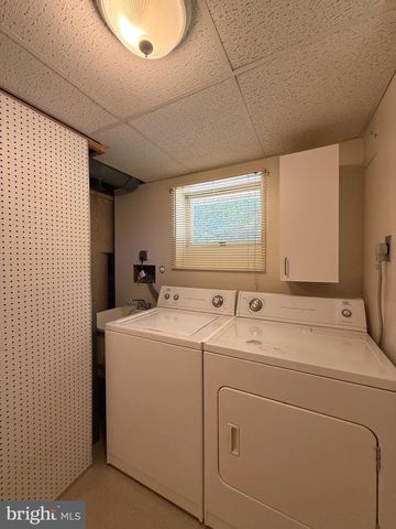 14221 FISHER AVE, Woodbridge, VA 22191