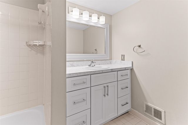 57187 Silver Maple, Washington, MI 48094
