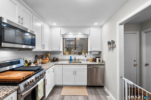 9 Avon Court 9, Beacon Falls, CT 06403