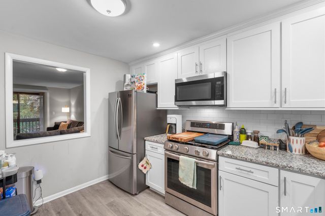 9 Avon Court 9, Beacon Falls, CT 06403