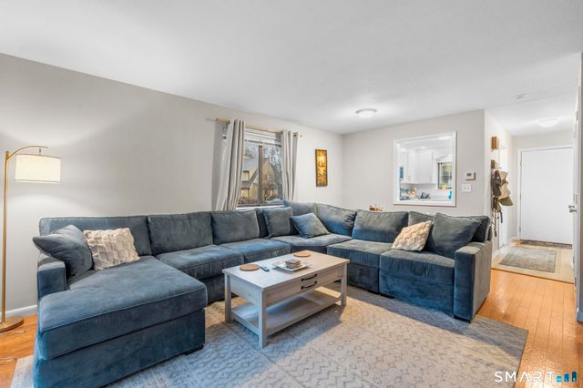 9 Avon Court 9, Beacon Falls, CT 06403