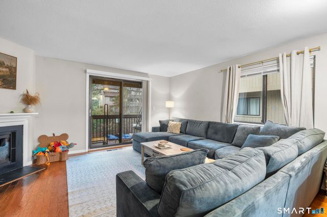 9 Avon Court 9, Beacon Falls, CT 06403