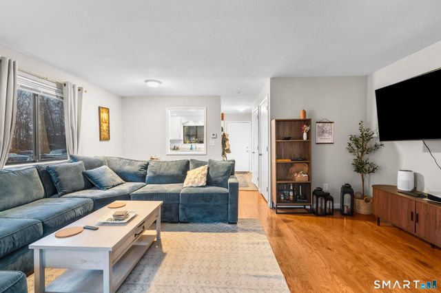 9 Avon Court 9, Beacon Falls, CT 06403