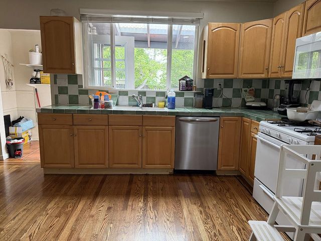 310 Oak Avenue, Redwood City, CA 94061