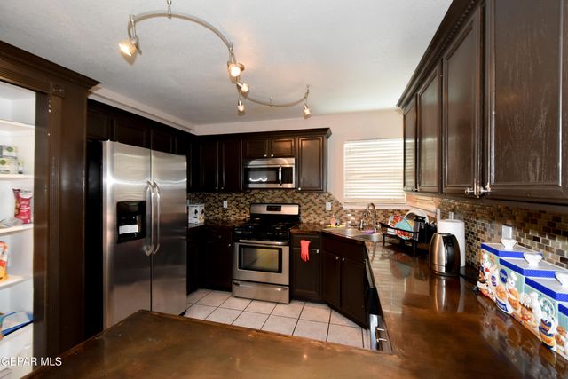 6189 NIGHT FALL Place, El Paso, TX 79932