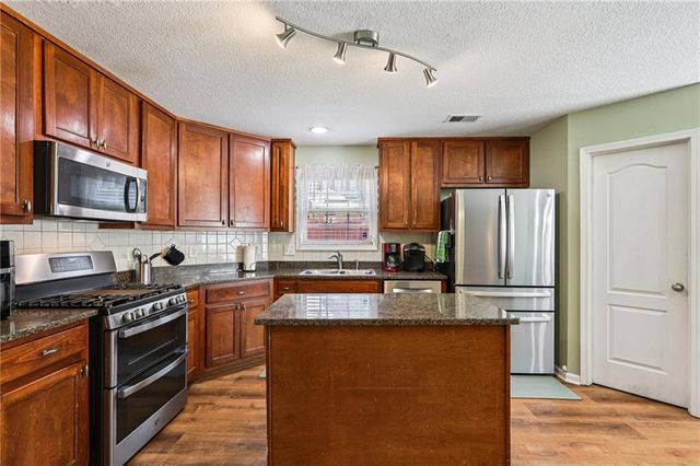 2802 Village Park E Drive, Ellenwood, GA 30294