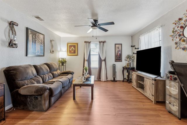 204 N Elm Street, Kemp, TX 75143