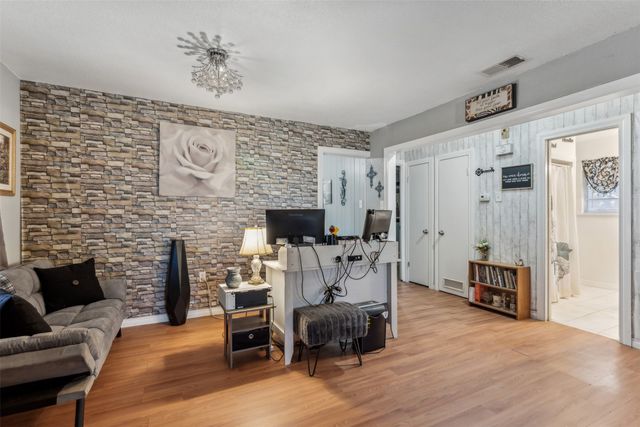 204 N Elm Street, Kemp, TX 75143