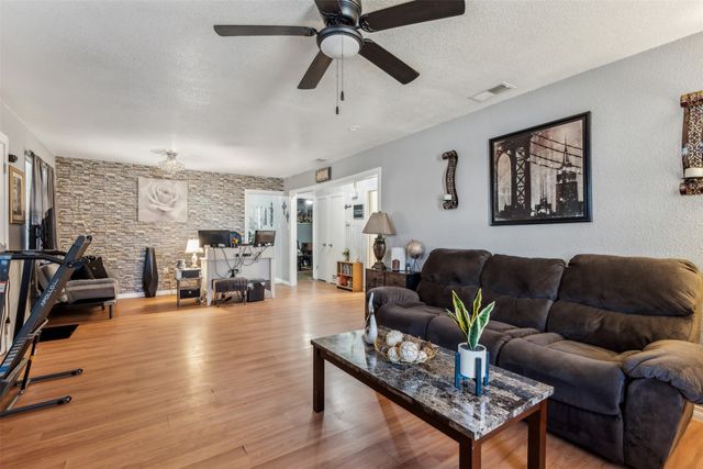 204 N Elm Street, Kemp, TX 75143