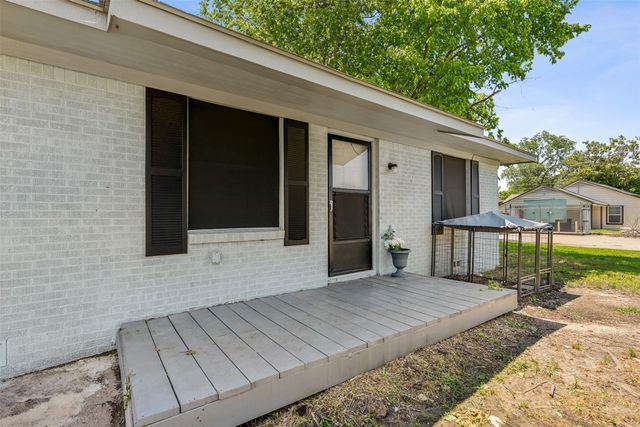 204 N Elm Street, Kemp, TX 75143