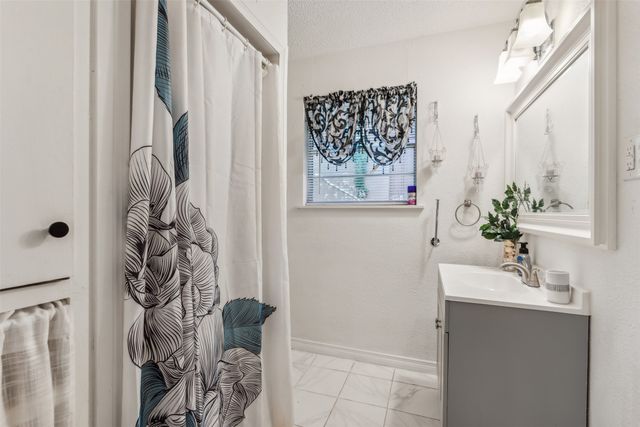 204 N Elm Street, Kemp, TX 75143