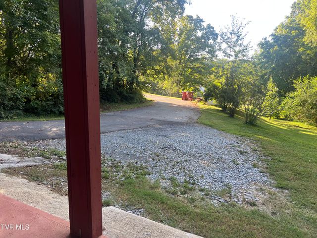 8 Vine Lane, Johnson City, TN 37601