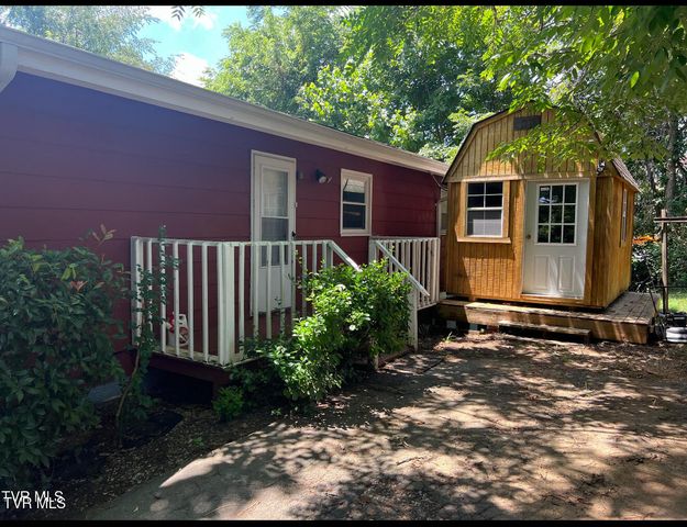 8 Vine Lane, Johnson City, TN 37601