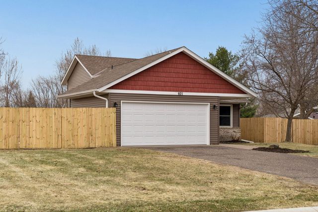 601 Cedar Street SW, Isanti, MN 55040