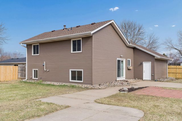 601 Cedar Street SW, Isanti, MN 55040