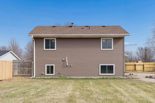 601 Cedar Street SW, Isanti, MN 55040