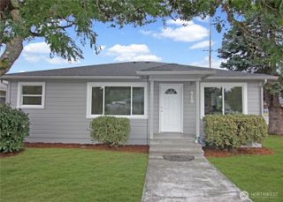 413 SE Roake Avenue, Castle Rock, WA 98611