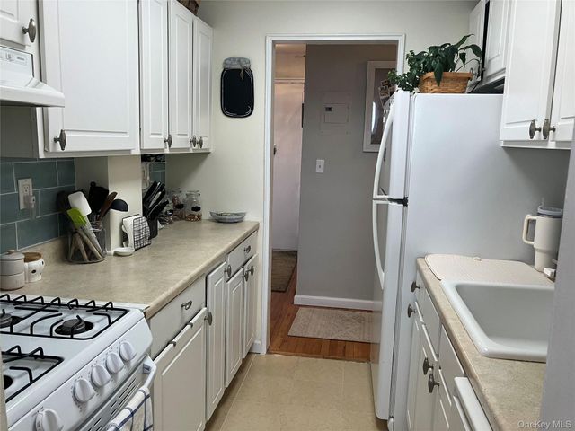 855 E Broadway 3F, Long Beach, NY 11561