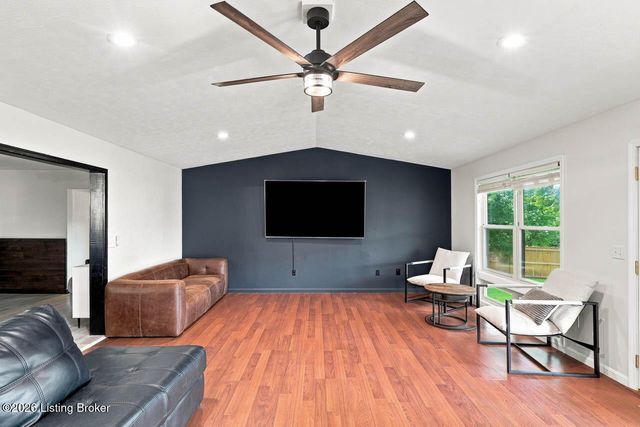 4525 Scottsville Rd, Floyds Knobs, IN 47119