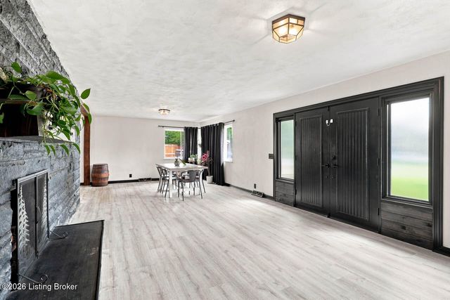 4525 Scottsville Rd, Floyds Knobs, IN 47119
