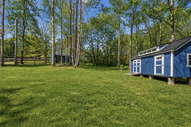 521 Lewis Ln, Charlotte, TN 37036