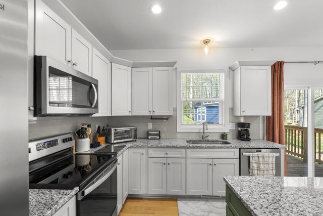521 Lewis Ln, Charlotte, TN 37036