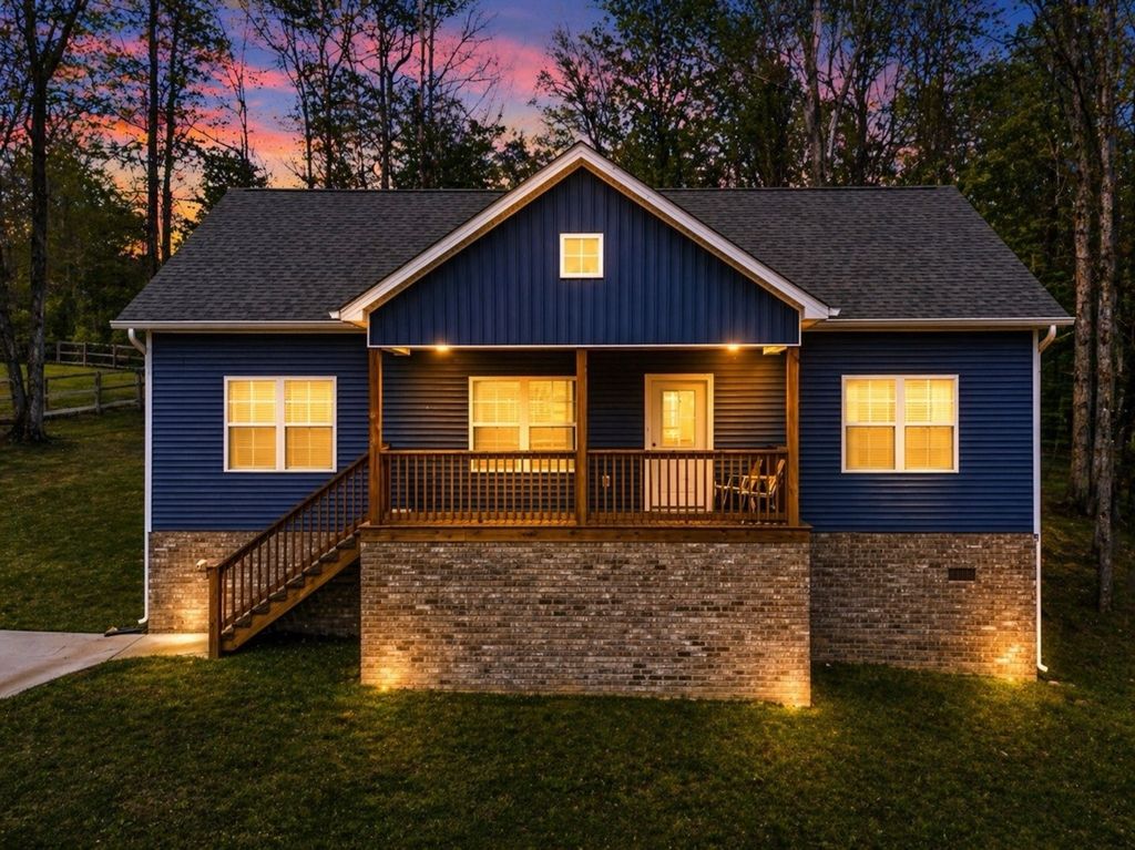 521 Lewis Ln, Charlotte, TN 37036