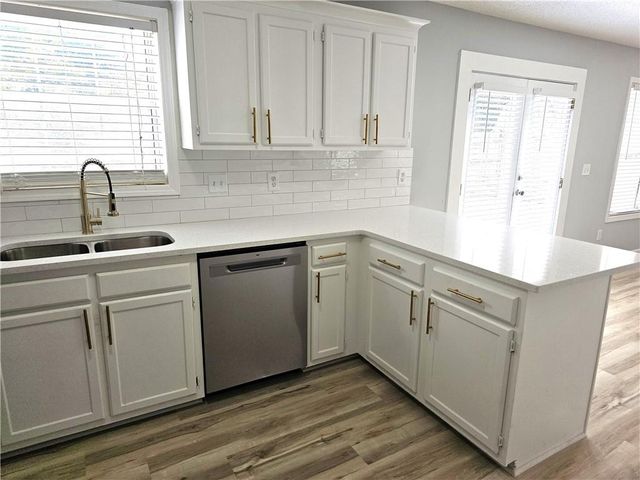 5018 Amber NW Way, Acworth, GA 30102