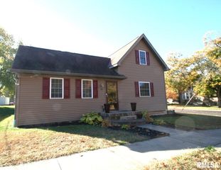 111 W FAST Avenue, Mackinaw, IL 61755