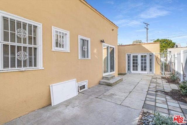 1185 S Tremaine Avenue, Los Angeles, CA 90019