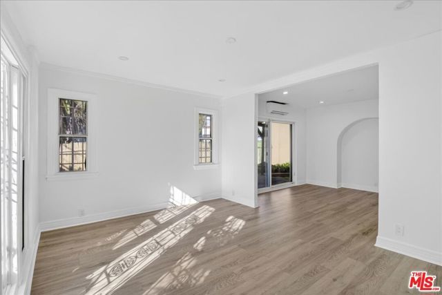 1185 S Tremaine Avenue, Los Angeles, CA 90019