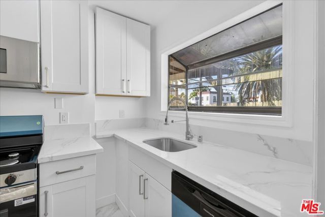 1185 S Tremaine Avenue, Los Angeles, CA 90019