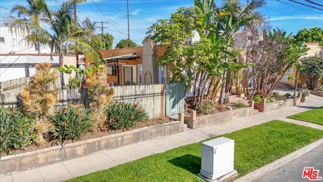 1185 S Tremaine Avenue, Los Angeles, CA 90019