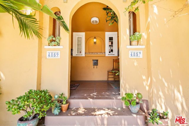 1185 S Tremaine Avenue, Los Angeles, CA 90019