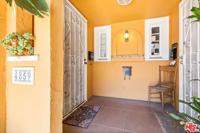 1185 S Tremaine Avenue, Los Angeles, CA 90019