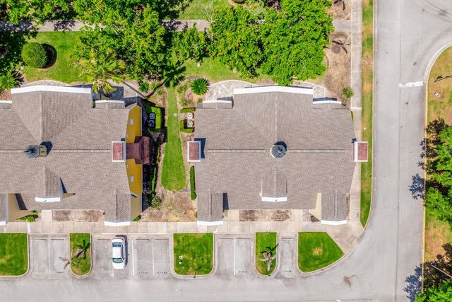 1302 SEVEN EAGLES COURT 1302, Reunion, FL 34747