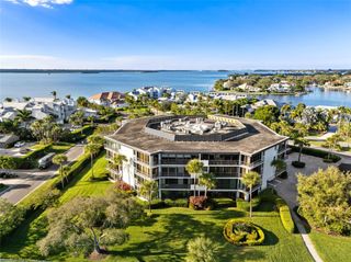 1815 Mooringline Drive 2E, Vero Beach, FL 32963